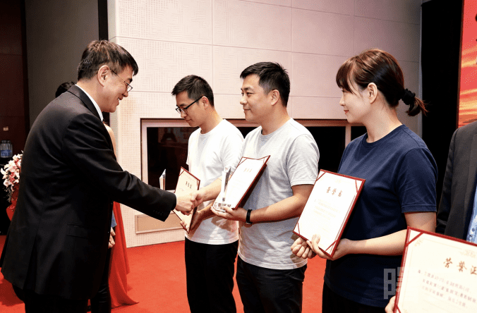 It was successfully awarded the honorary title of "Leading Software Service Enterprise" in Hubei Province